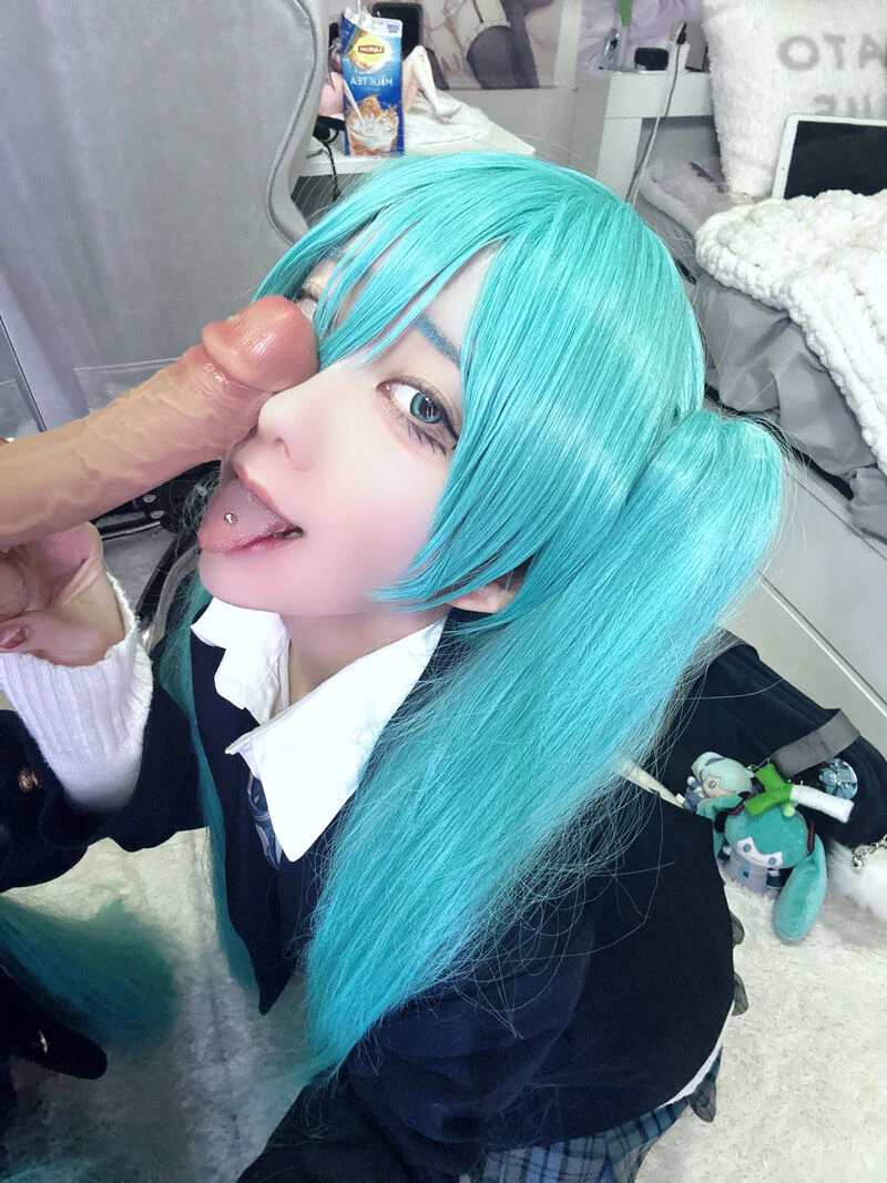 yuni-Uniform Miku × Micro Bikini — page 3
